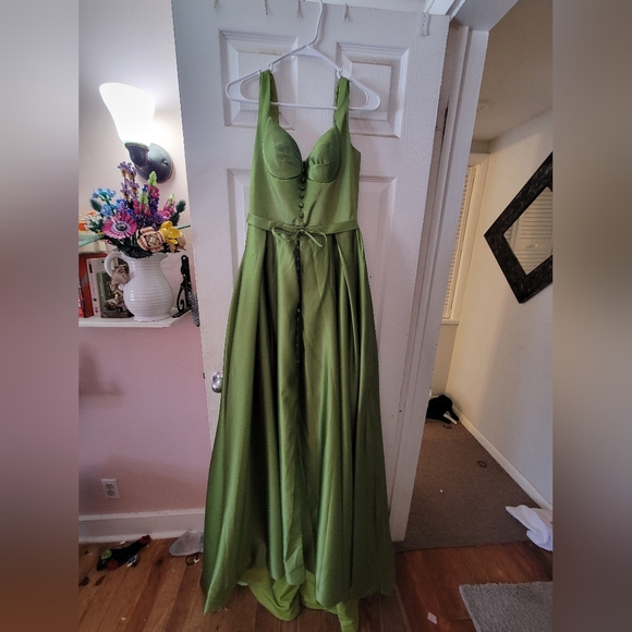 green corset buttoned prom dress - Picture 3 of 4